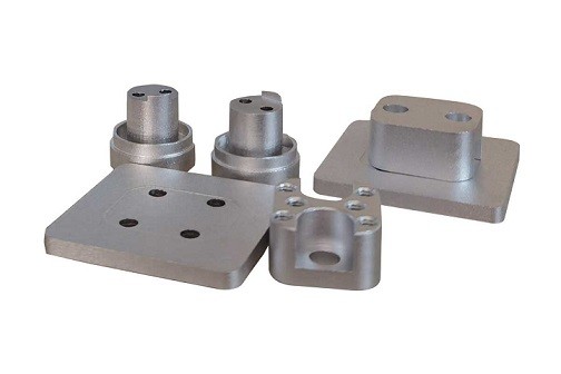 如何选择适合CNC零件加工的机床和工具？